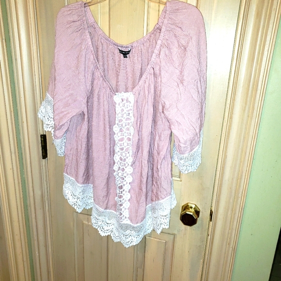 Unique Spectrum Tops - Womens plus sz 2X shirt Unique Spectrum Off the shoulder Lace pretty